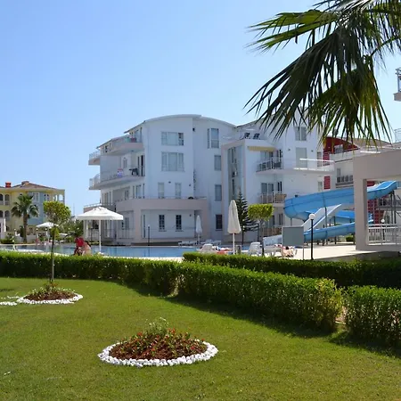 아파트 Antalya 1 Nirvana Club First Floor Two Bedrooms Pool View With Water Slide Close To Center 베렉